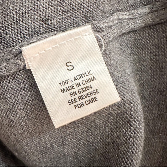 Roz & Ali Cold Shoulder Soft Gray Casual Sweater Top sz Small - Picture 5 of 5
